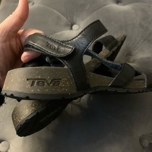 Teva Sandals Women’s black size 6 NWOB $4.99 Shipping Applied 🤩